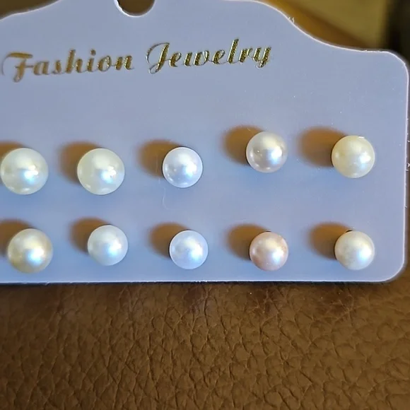 3/$20 VTG Single Pearlesque Post Earrings - Picture 3 of 3